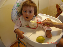 bebé comiendo