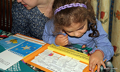 niña aprendiendo