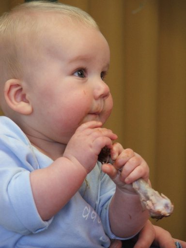 niño comiendo