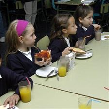 niños en comedor